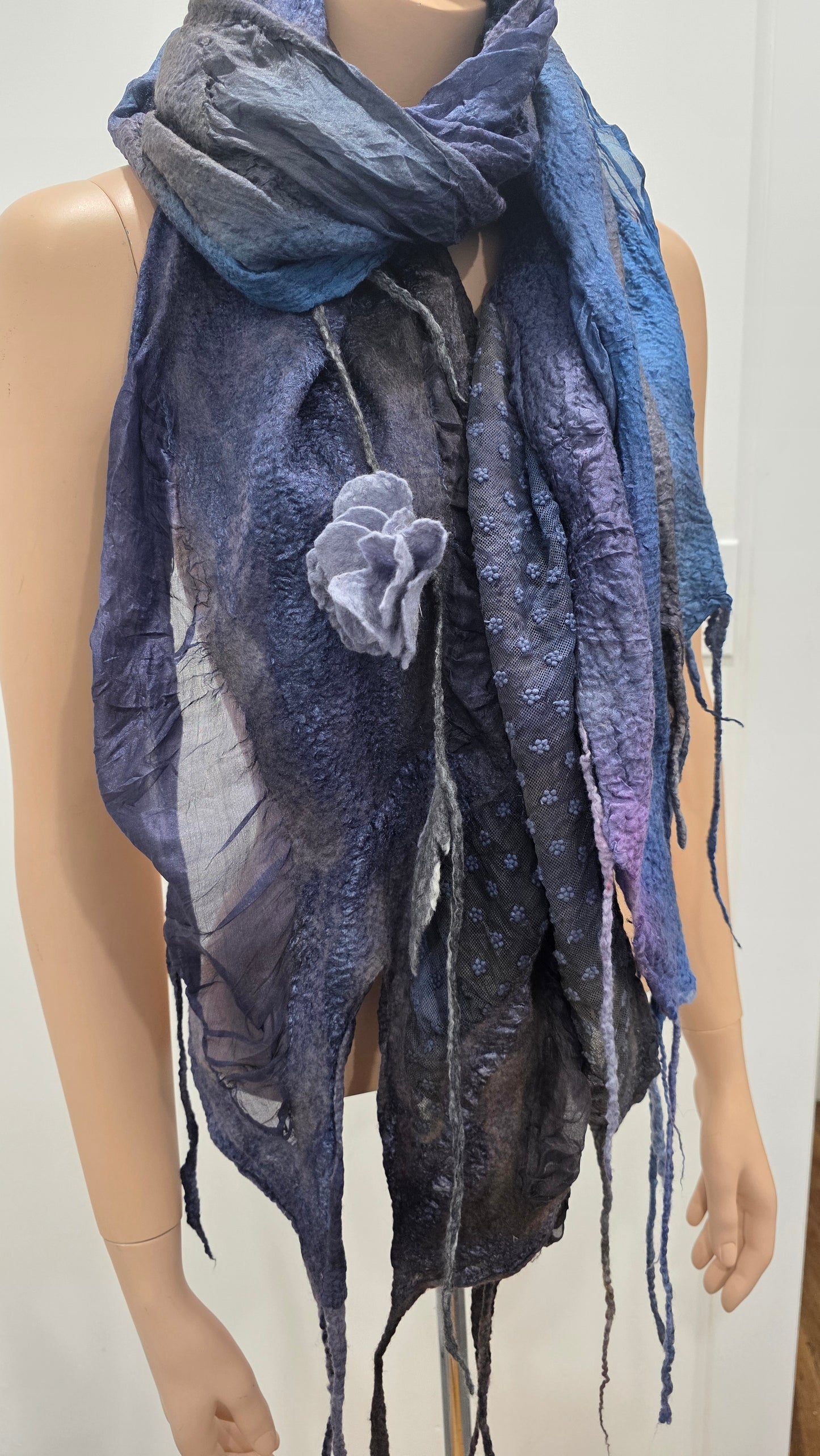 Scarf from the "Chameleon" collection -3